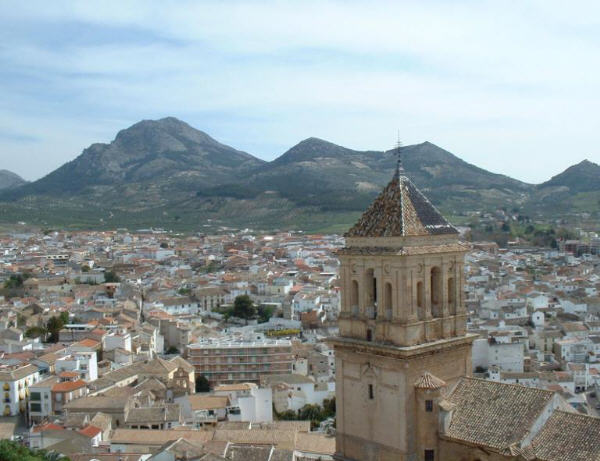 Vista de la sierra desde la subida al castillo