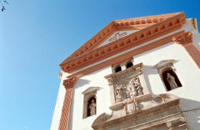 Fachada de la iglesia del Carmen