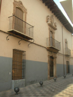 Fachada de la Casa de los Leones